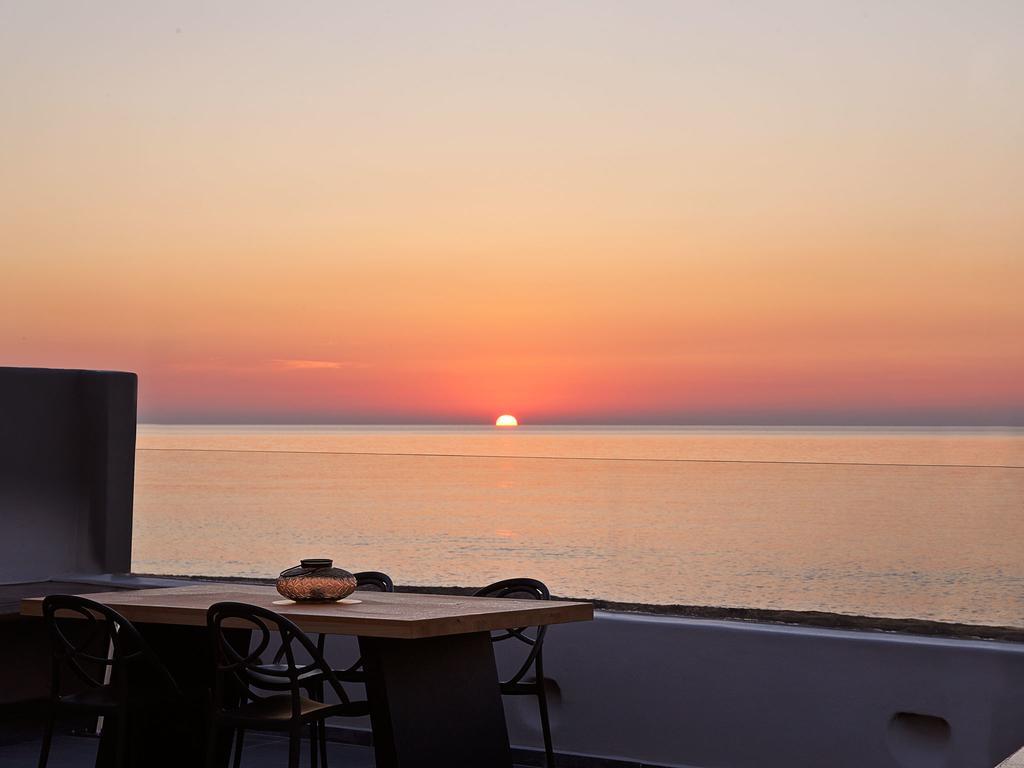Incognito Beach Villa Santorini Kamári エクステリア 写真