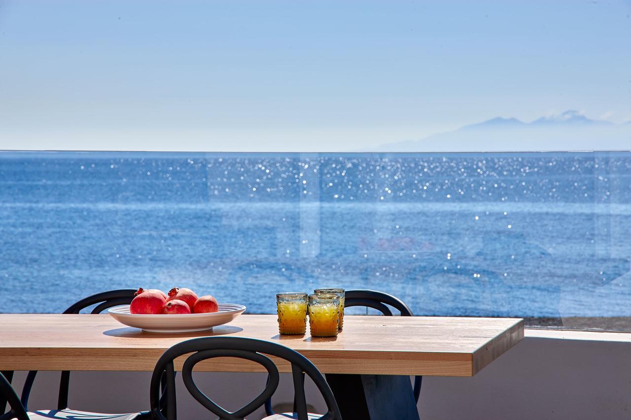 Incognito Beach Villa Santorini Kamári エクステリア 写真
